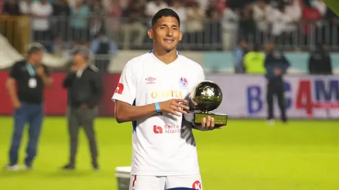 José Mario Pinto dejó a Olimpia para fichar por el Sporting FC. Foto: La Prensa.