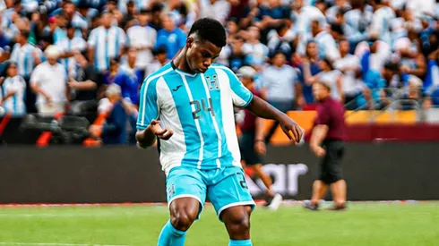 Keyrol Figueroa de 19 años juega en las inferiores del Liverpool. Foto: FFH.