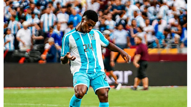 Keyrol Figueroa de 19 años juega en las inferiores del Liverpool. Foto: FFH.