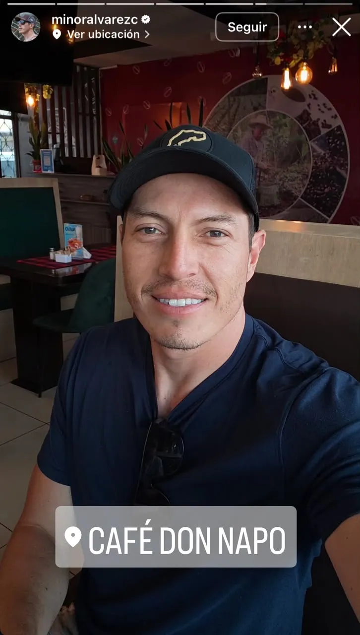 Minor Álvarez en un café de Quetzaltenango. (Foto: Instagram)