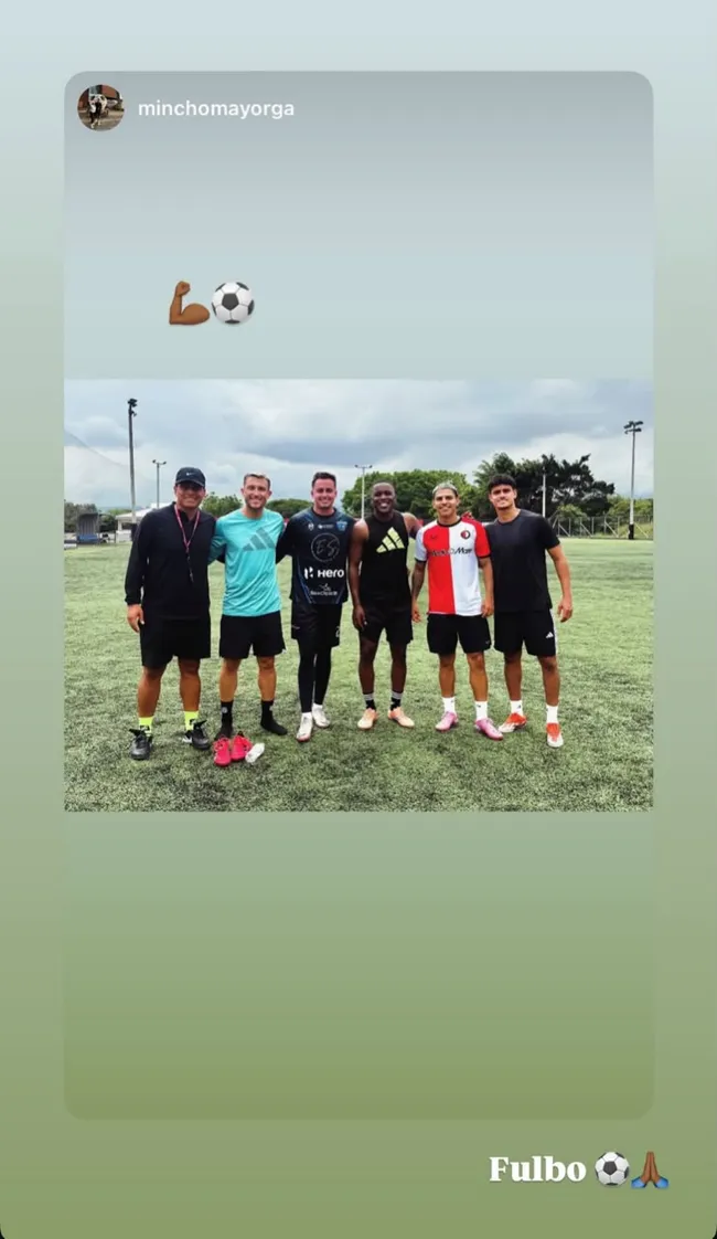 Alejandro Bran, luciendo la camiseta de Feyenoord. Posiblemente de cuando Jeyland Mitchell jugaba en el gigante neerlandés. (Foto: captura de Instagram)