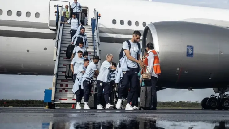 Uruguay en problemas previo a su debut
