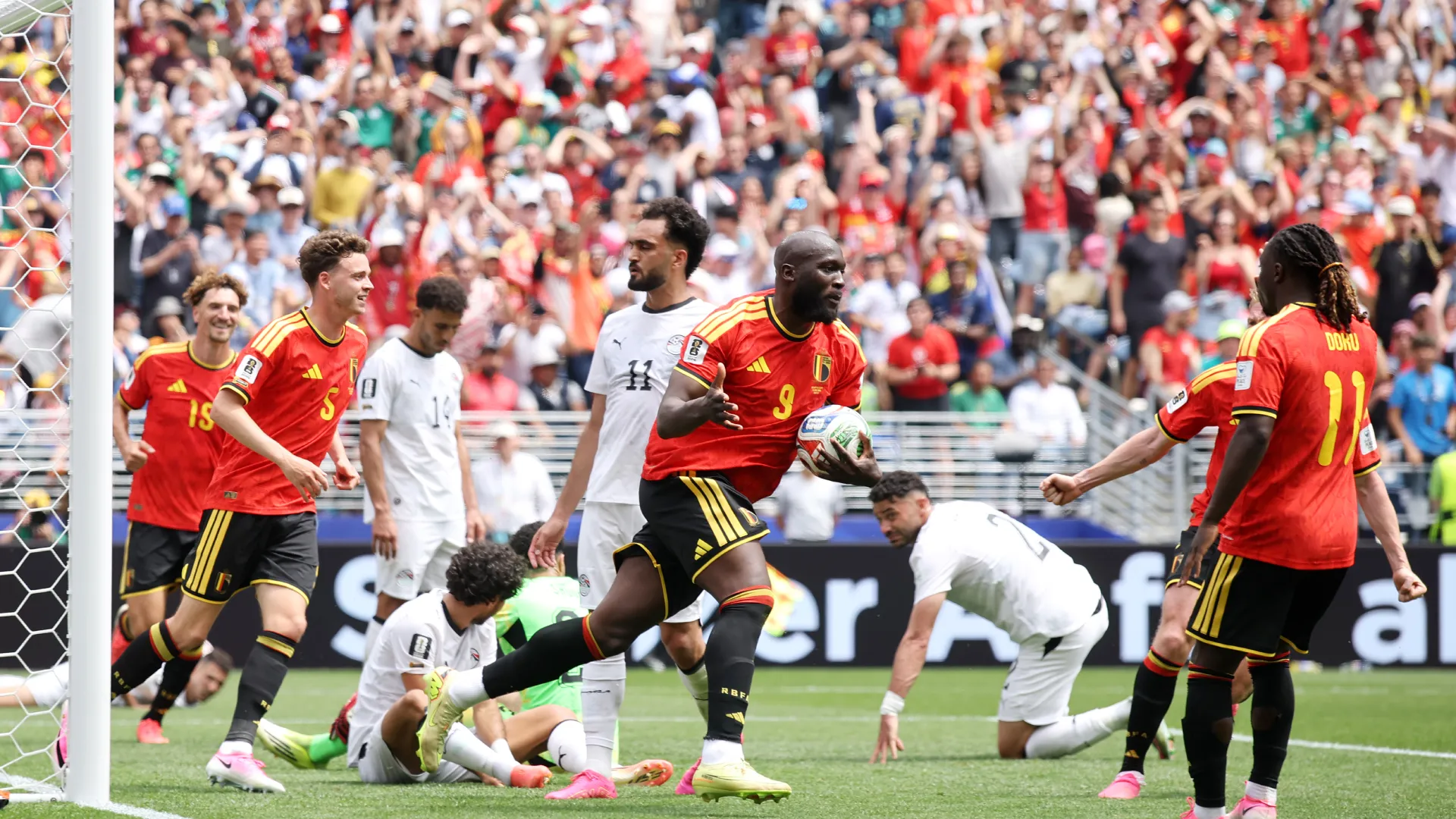 Lukaku entró y en menos de un minuto forzó el empate de Bélgica.
