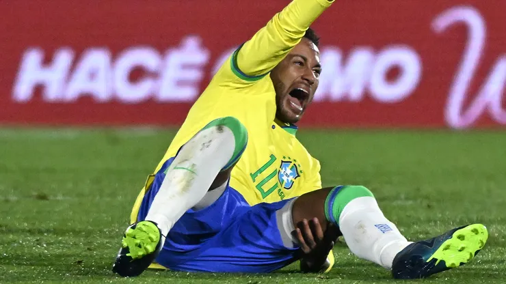 Neymar no tiene fecha de regreso a las canchas.