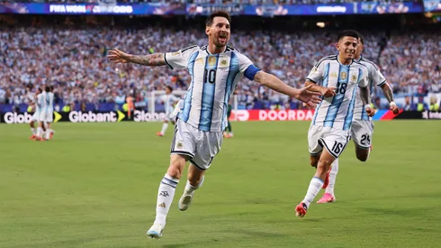 Lionel Messi adelanta a Argentina