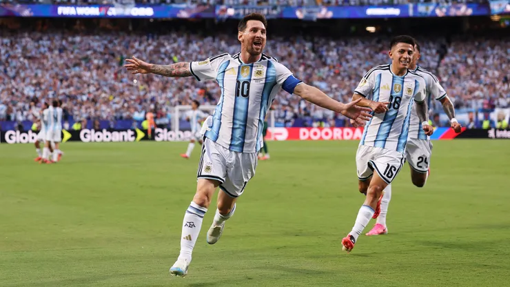 Lionel Messi adelanta a Argentina