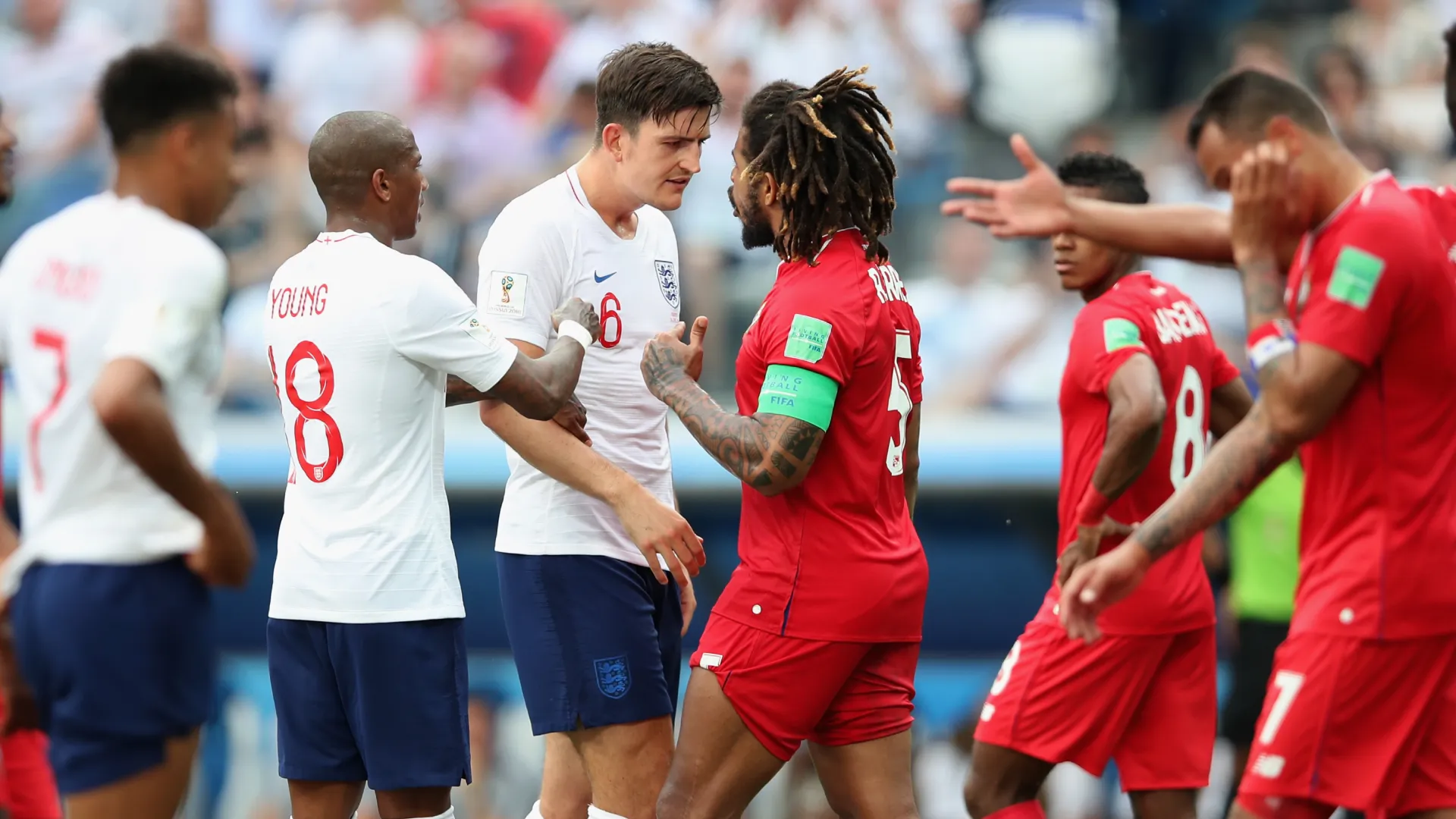 Román Torres se encara con Harry Maguire en 2018. Ocho años después, Panamá volverá a encontrarse con Inglaterra en el torneo. (Foto: Getty)