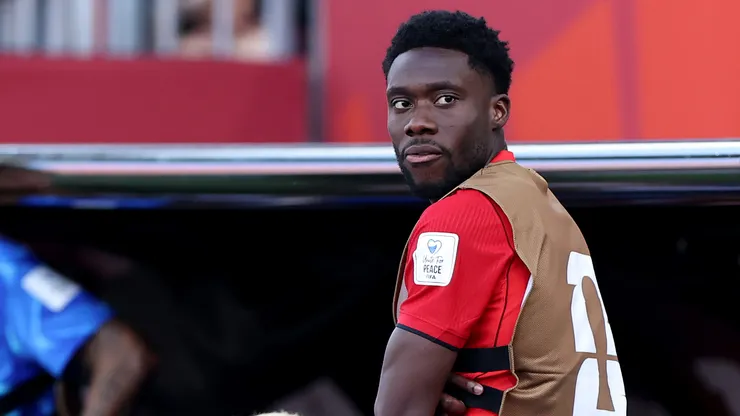Davies vuelve a estar fuera de los titulares.