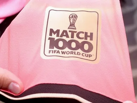 Qué significa el parche “1000” en el uniforme del árbitro en Japón vs. Túnez