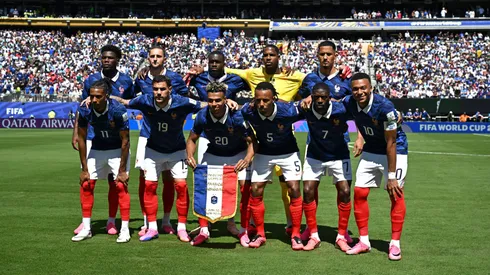 El once titular de Francia posando previo a un juego en el Mundial 2026.
