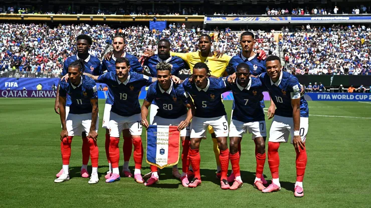 El once titular de Francia posando previo a un juego en el Mundial 2026.