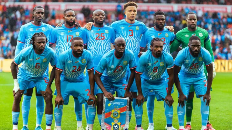 El once inicial del Congo posa previo a encuentro.