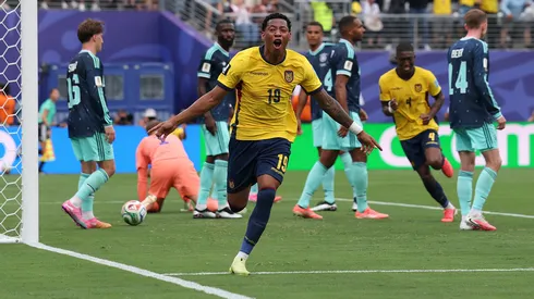 Plata festeja el gol del 2-1.