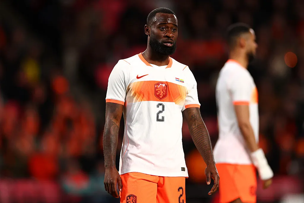 Lutsharel Geertruida, defensor del Sunderland, entró a la convocatoria en lugar de Timber (Getty Images).
