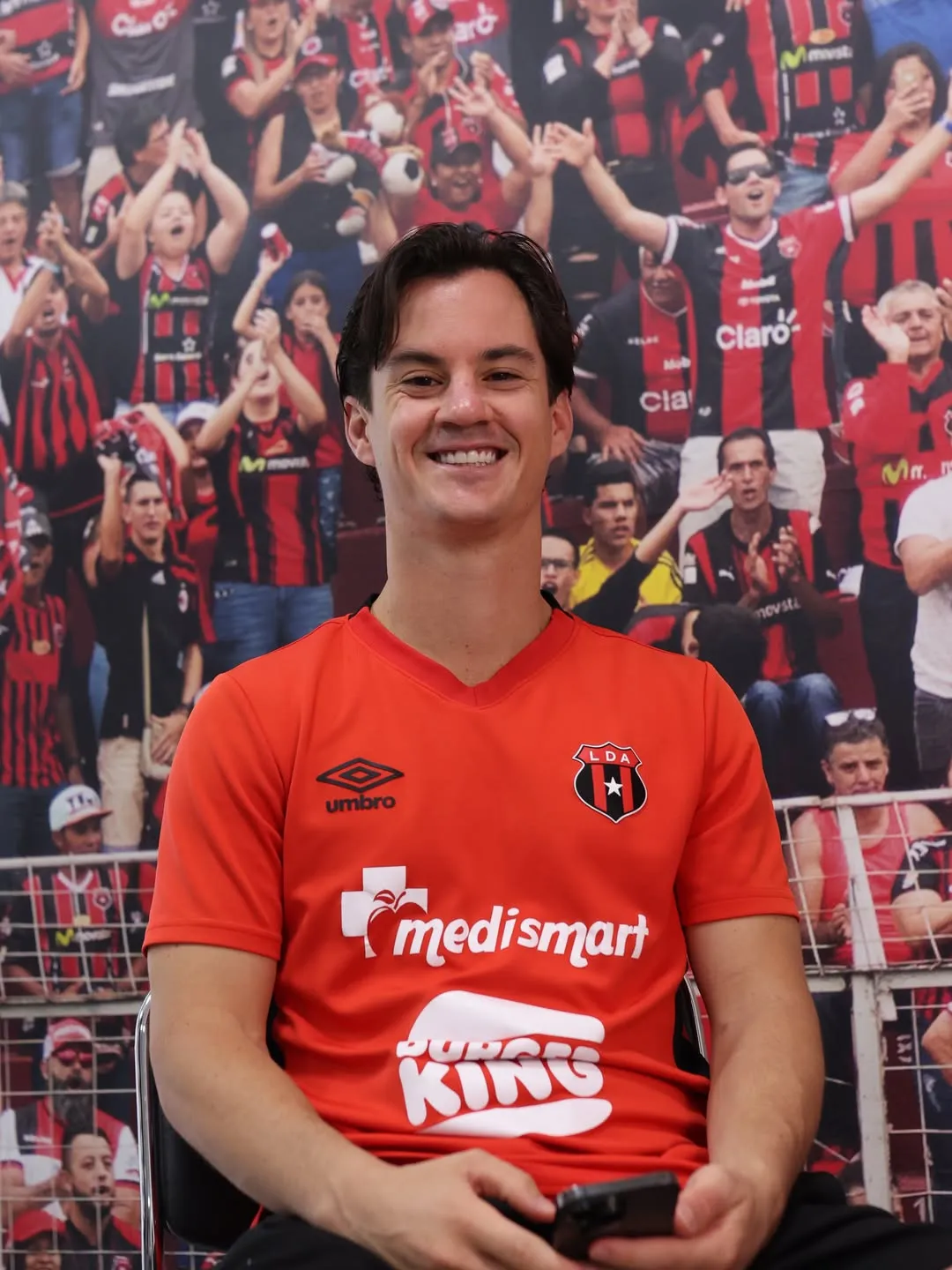Añor ya luce los colores de la Liga. (Alajuelense)