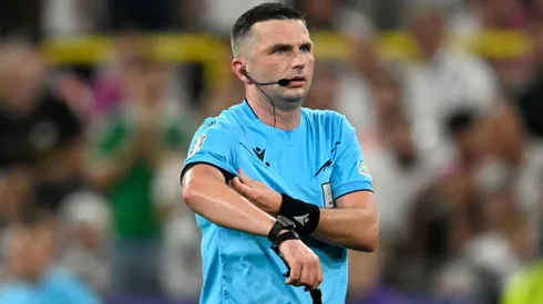 Michael Oliver es el árbitro para el Francia vs Noruega.