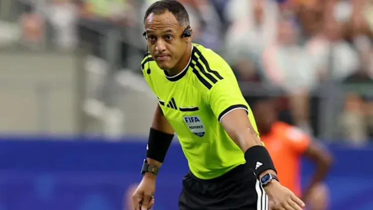 Ismail Elfath es el árbitro del Uruguay vs. España.