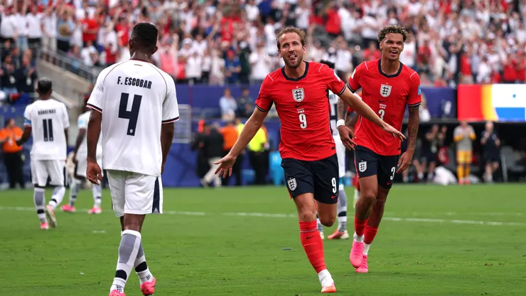 Harry Kane festeja un gol histórico.