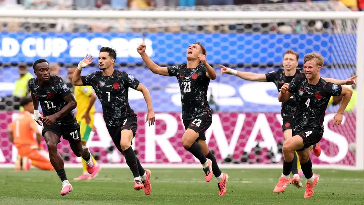 Eustáquio festeja el agónico gol que metió a Canadá por primera vez en octavos de final.