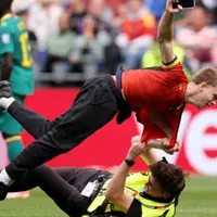 La TV lo censuró: los intrusos que obligaron a parar el partido Bélgica vs. Senegal por los 16avos de final del Mundial 2026