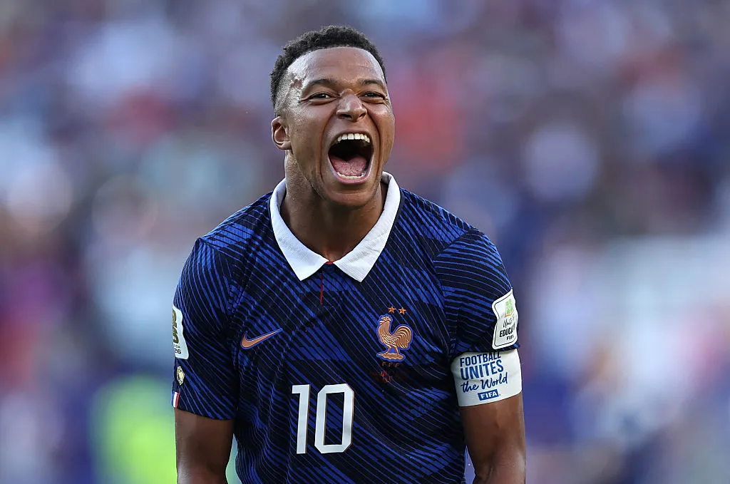 Kylian Mbappé volvió a dar la cara en un momento complicado para Francia (Getty Images).