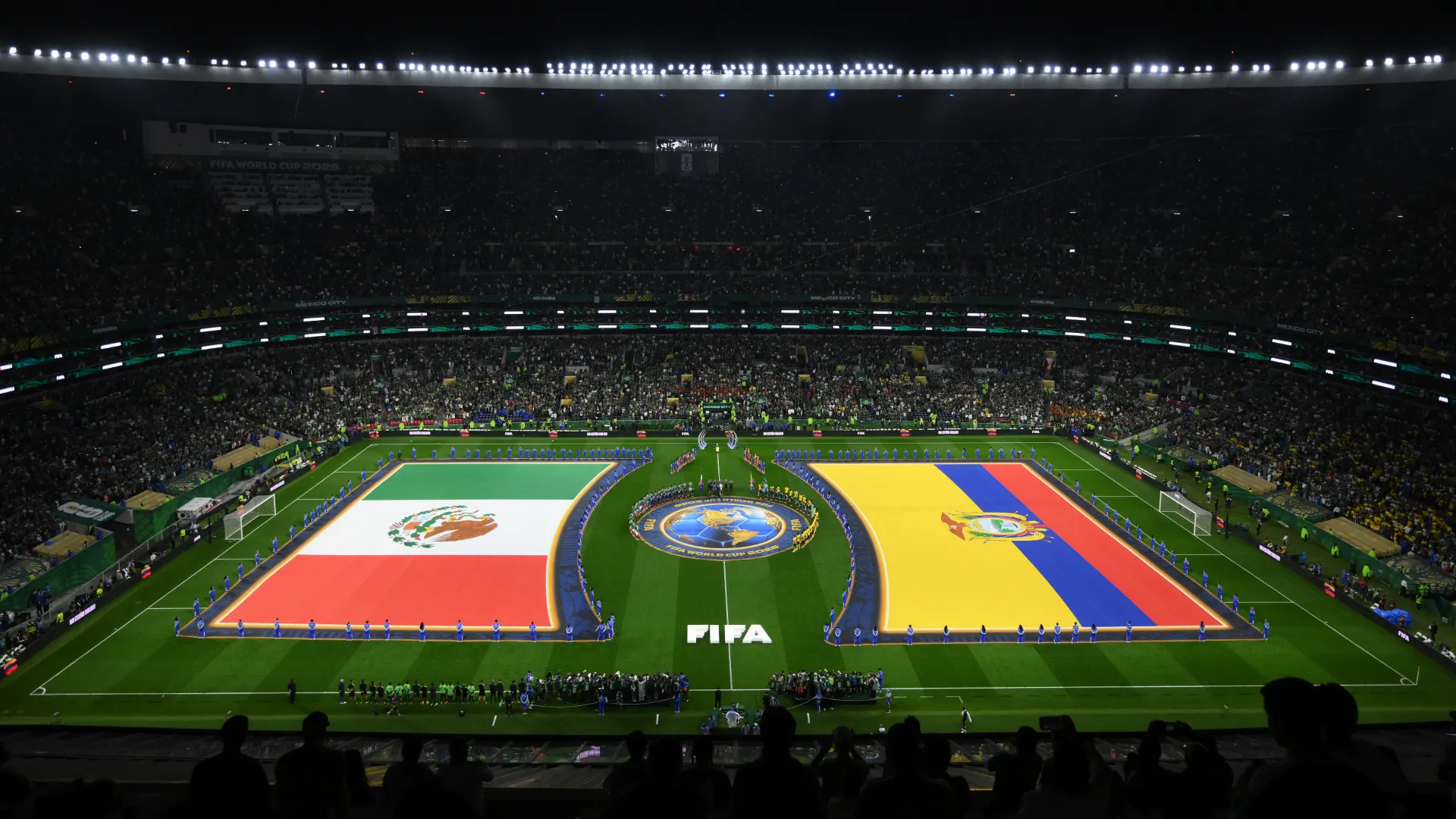 El imponente Estadio Azteca, previo al arranque del partido en el que México venció 2-0 a Ecuador. (Foto: Getty)