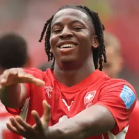 Por qué no juega Johan Manzambi en Suiza vs. Colombia