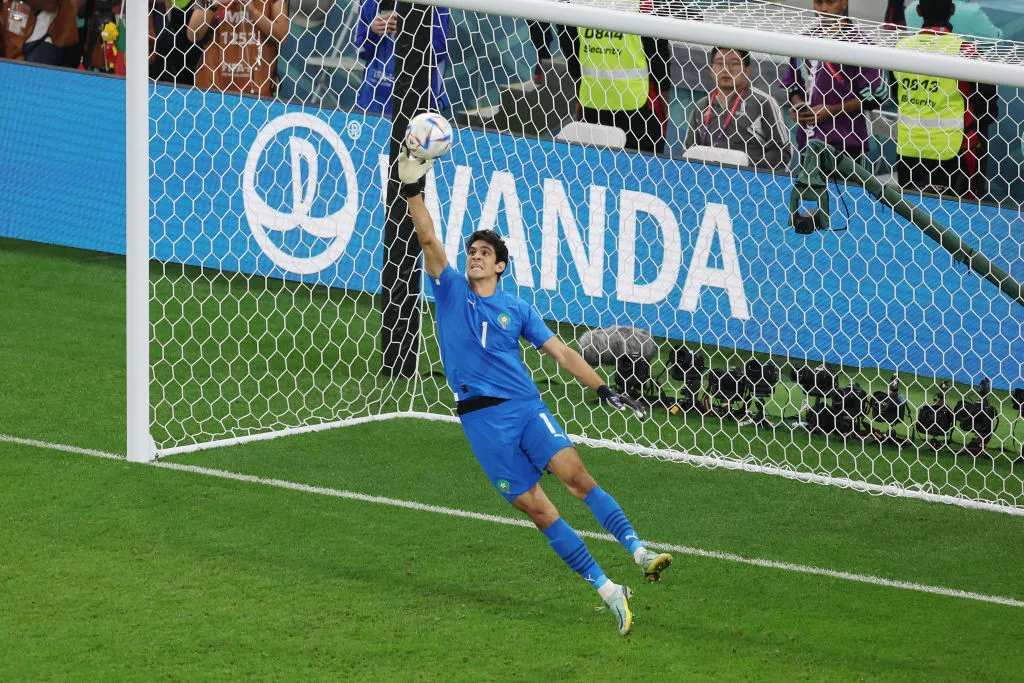 Yassine Bounou ya sabe lo que hacer historia en un Mundial (Getty Images).