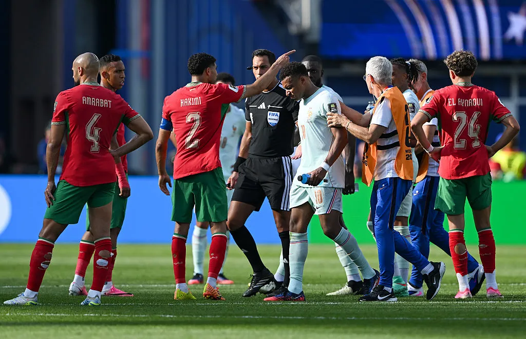 Mbappé no necesitó asistencia para salir del campo (Getty Images).