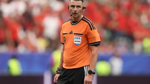 Michael Oliver será el árbitro de España vs. Bélgica.