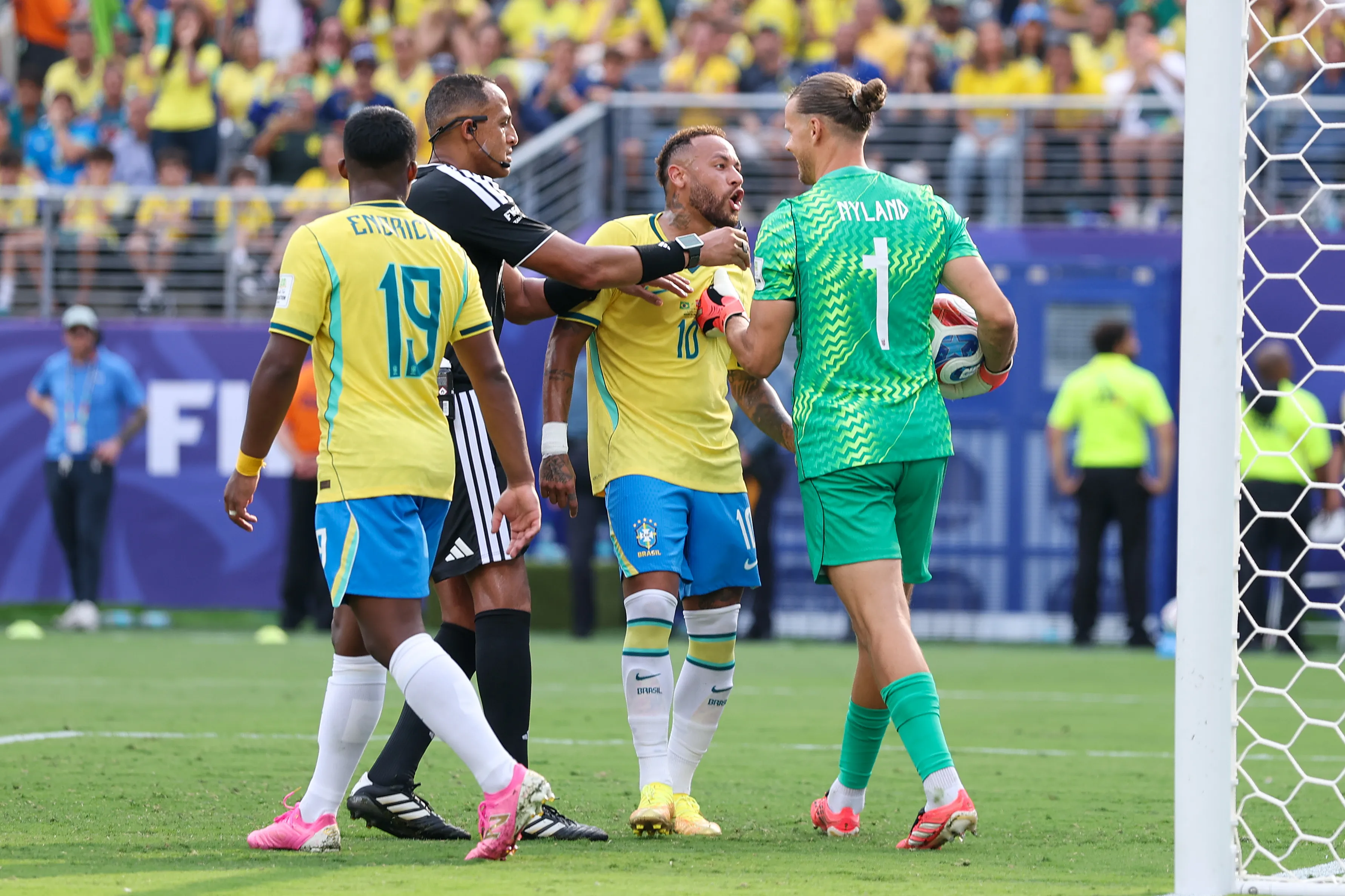 Como si fuera poco, desafío e hizo enojar a Neymar en su último partido con Brasil. (Getty Images)