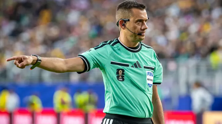 Clément Turpin es el árbitro del Noruega vs Inglaterra.