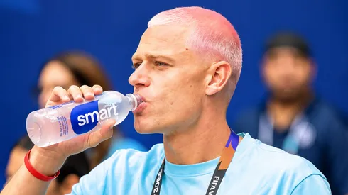 Ryerson se tiñó el pelo de rosa.