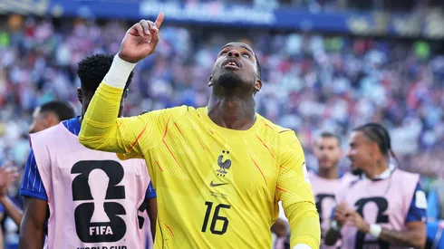 El arquero nacionalizado francés se desempeña en el Milan.