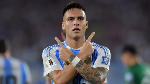 Lautaro Martínez empieza el partido entre los suplentes.