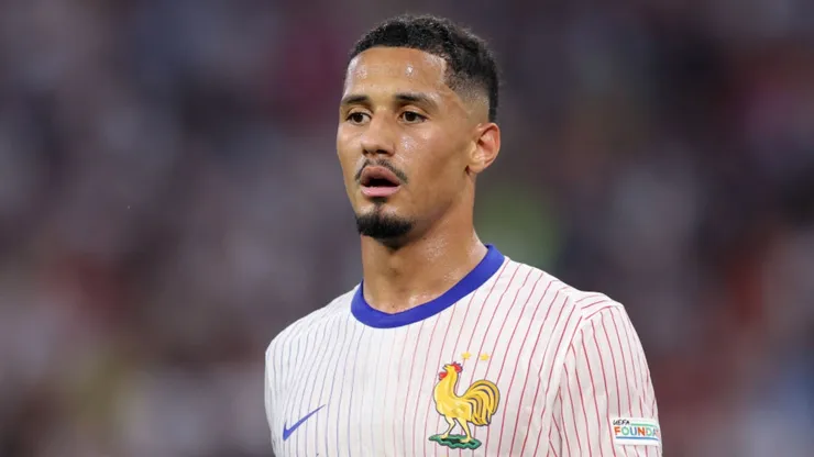 Saliba no estará ni en el banco de suplentes.