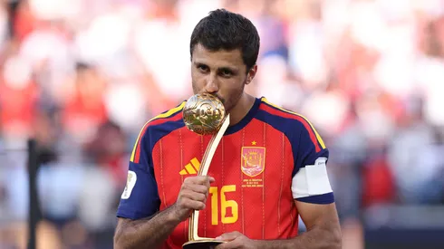 El capitán español se impuso sobre Messi y Mbappé.