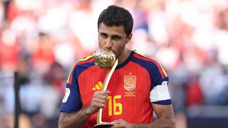 El capitán español se impuso sobre Messi y Mbappé.