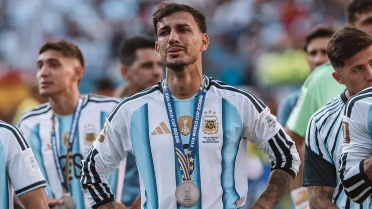 Leandro Paredes jugó lesionado ante España.