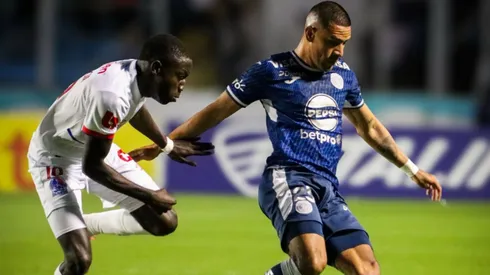 Olimpia y Motagua se enfrentan en la Supercopa.