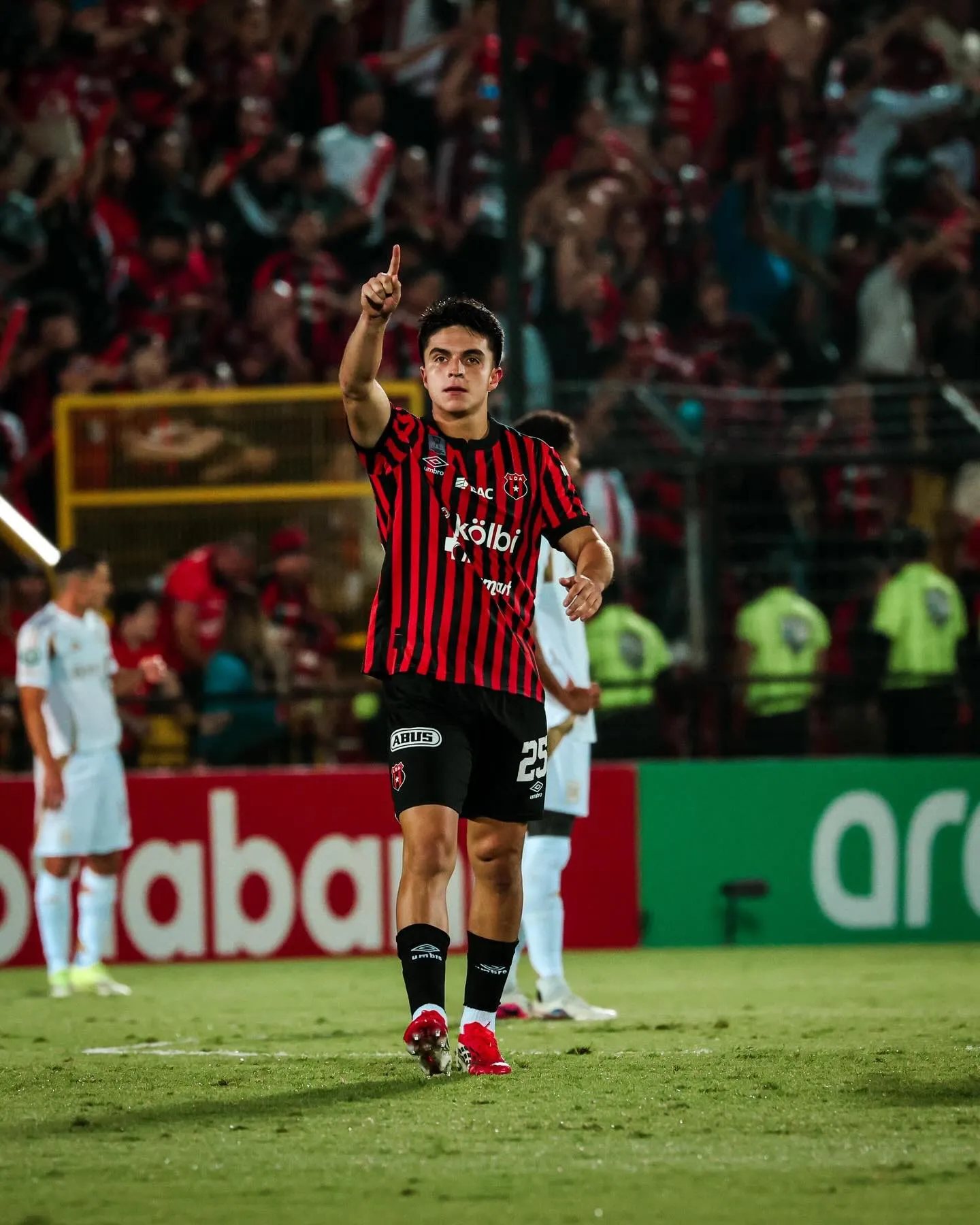 Van der Putten es el jugador más caro de Alajuelense.