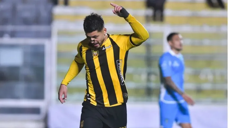 Lom aumenta su racha goleadora