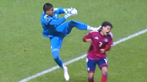 El momento de la fuerte agresión a Sibaja.