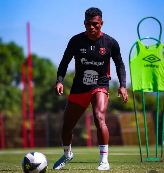 Lusi Díaz regresará pronto. (Alajuelense)