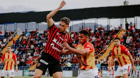 Herediano y Alajuelense se enfrentan este domingo en el Carlos Alvarado.